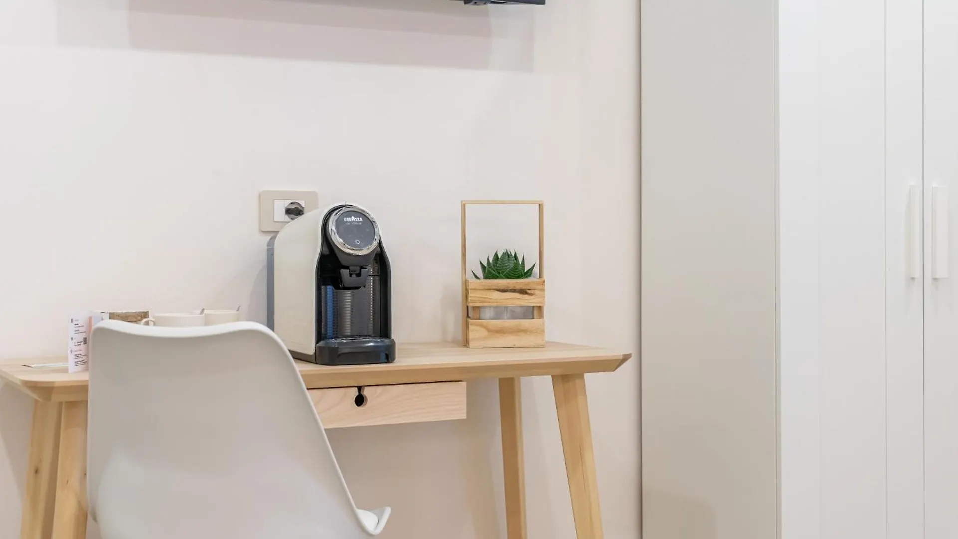 6Th Land - Rent Rooms Affittacamere La Spezia Guest house
