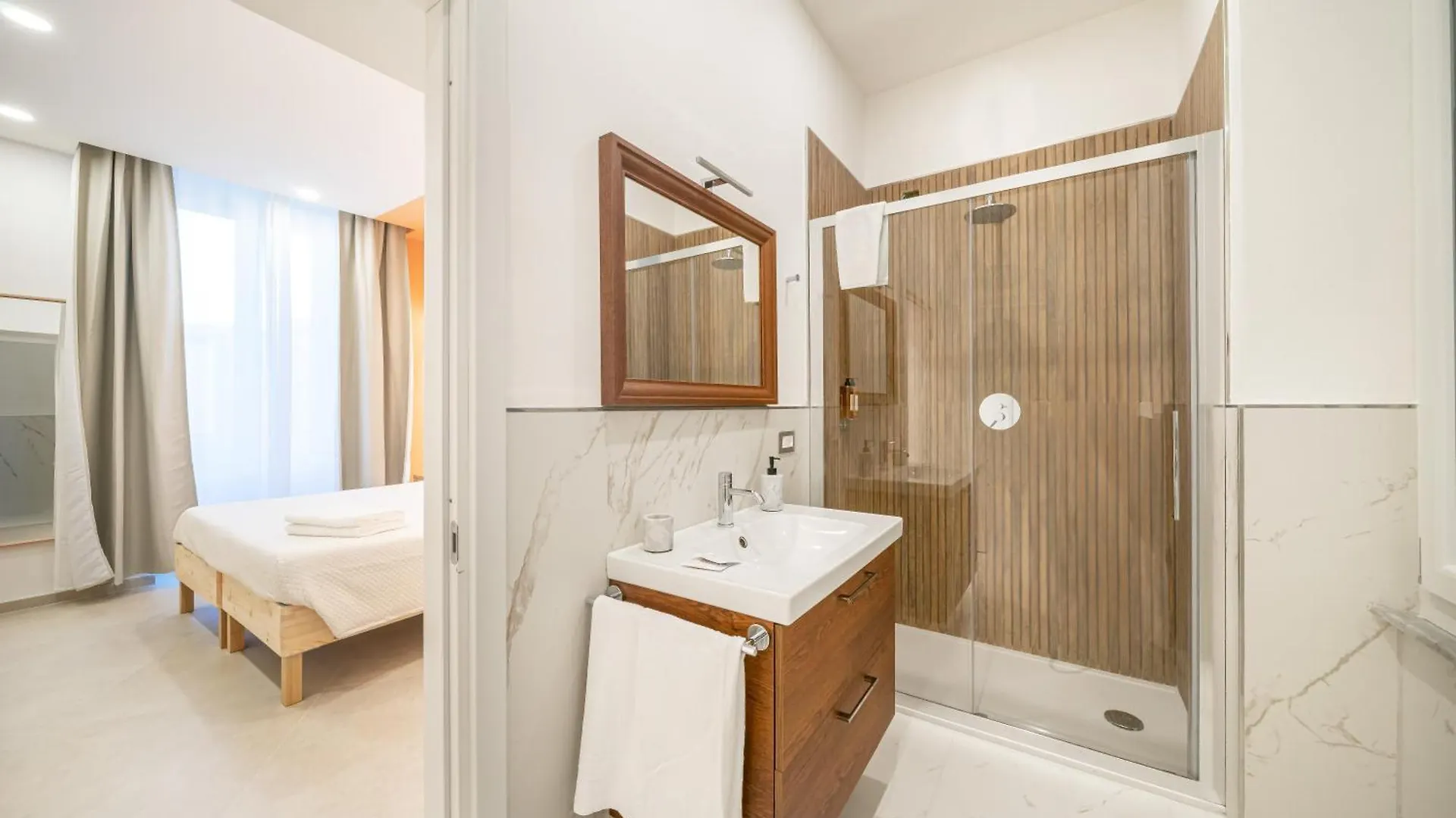 6Th Land - Rent Rooms Affittacamere La Spezia