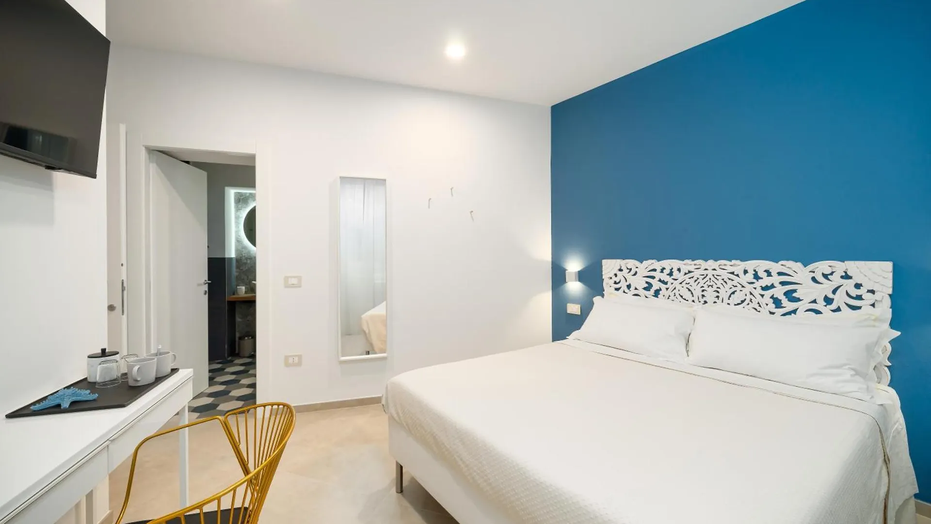 6Th Land - Rent Rooms Affittacamere La Spezia 2*,  Italy