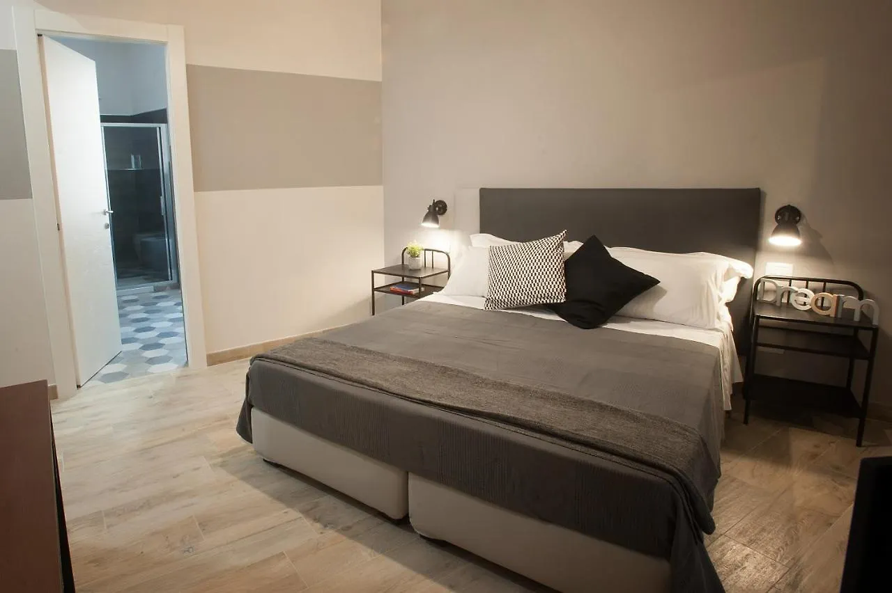 6Th Land - Rent Rooms Affittacamere La Spezia 2*,