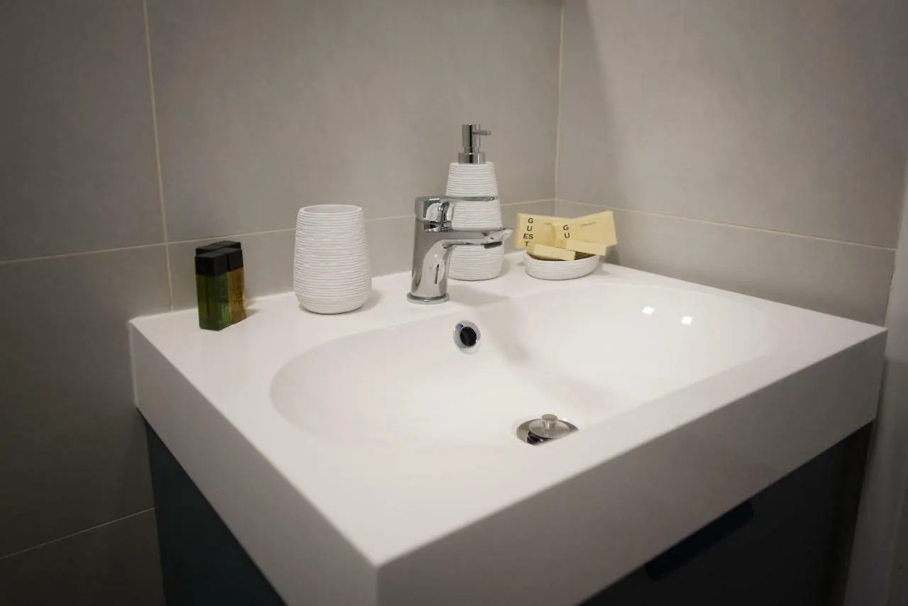 6Th Land - Rent Rooms Affittacamere La Spezia